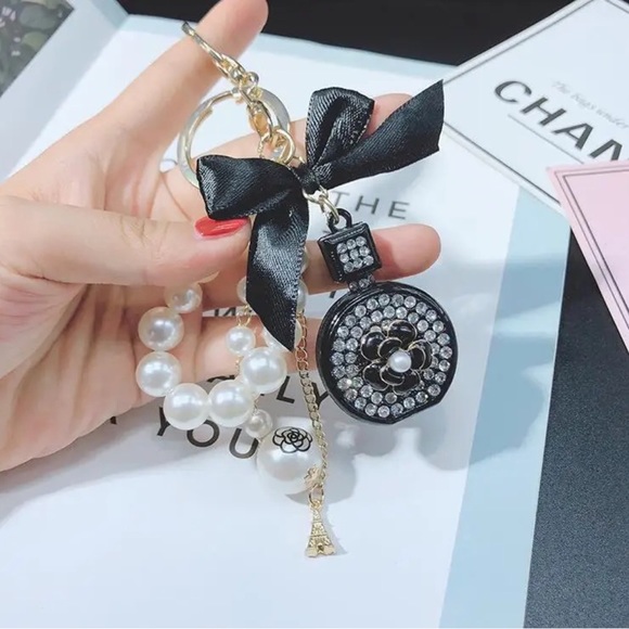Chic Crystal Perfume Bottle & Pearls Keychain Eiffel Tower Charm - Picture 3 of 16